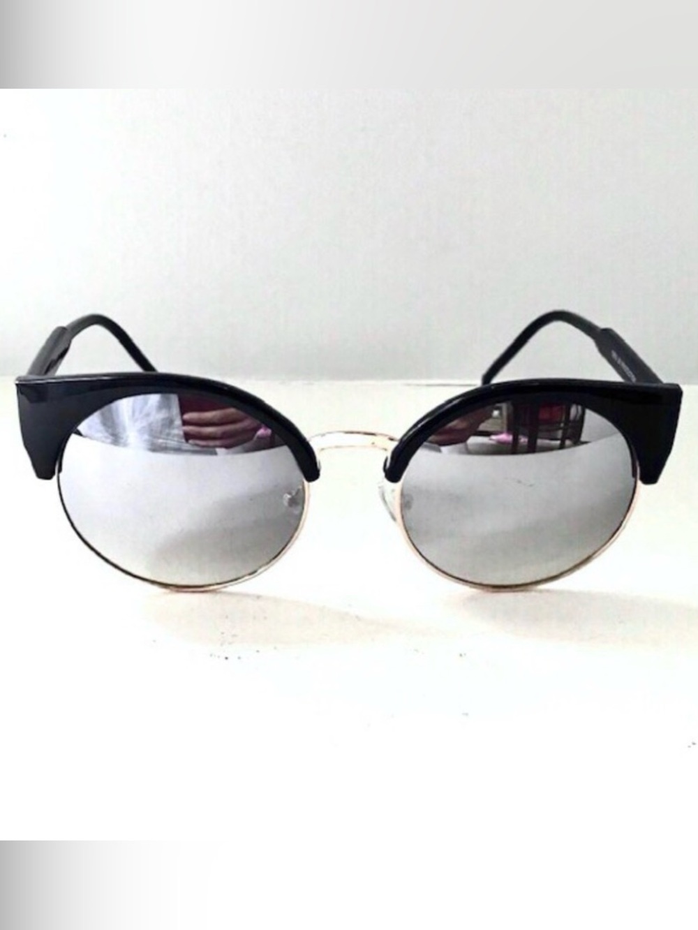New Cat Eye Mirrored Sunglasses - Trendy Shades!
